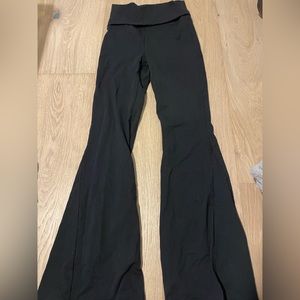 aerie black ultra wide flair leg leggings with a crossover band size: small